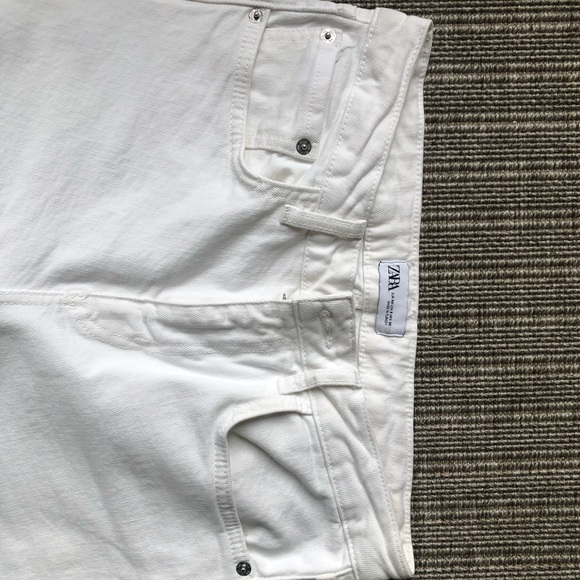 Zara women’s high waist cropped white jeans. Sz 8 - Picture 2 of 7